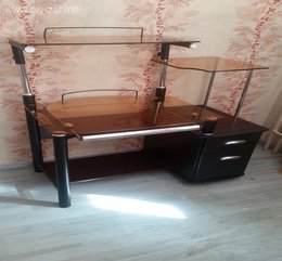 Бор өнгийн pc ний ширээ (200,000 ₮)Зуузан шилэн давцантай Бор өнгийн компьюторын Бор өнгийн pc ний ширээ (200,000 ₮)Зуузан шилэн давцантай Бор өнгийн компьюторын